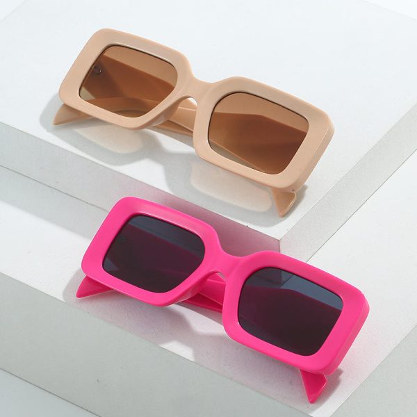 New Trendy Stylish Women Luxury Shades Modern Oversized Chunky Sun Glasses Square Frame Irregular Leg Designer Sunglasses - Image 2